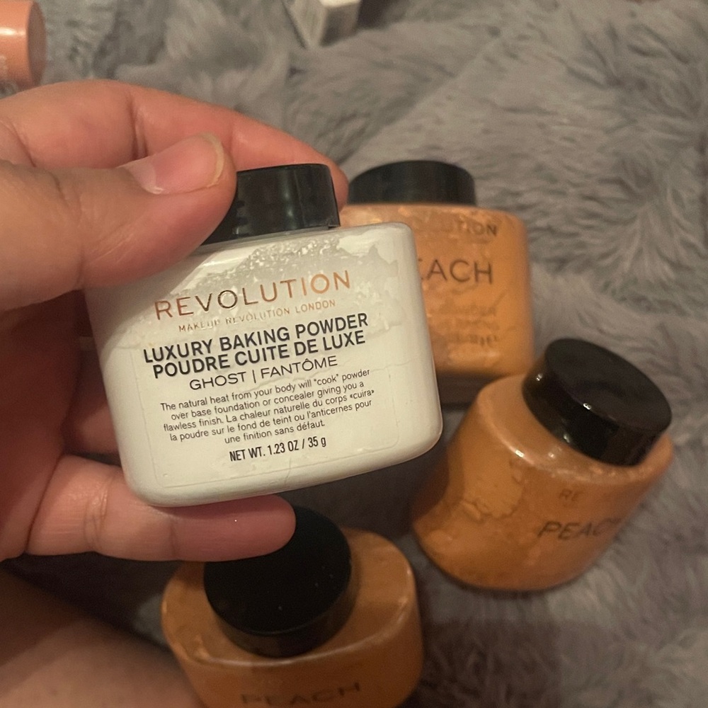 Revolution Luxury Baking Powder -